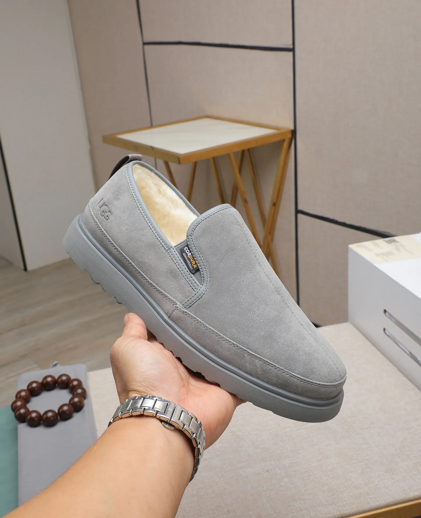 Men's men's shoes 💰560 (full genuine wool lining, 10% off for fake ones) Please note the quality of the original order and compare the thickness of the wool 🏮🏮 Popular UGG men's shoes from Australia's warm luxury brand, the official website is synchronized, Beckham men's style..., made of imported top-layer waxed cowhide, waxed toe box, Australian real wool velvet lining Carefully sewn...Imported rubber Martin boots outsole (comfortable, soft, wear-resistant) The quality is really great...Exquisite workmanship, you can't put it down at first sight, size 39-44 (38 45 custom-made)